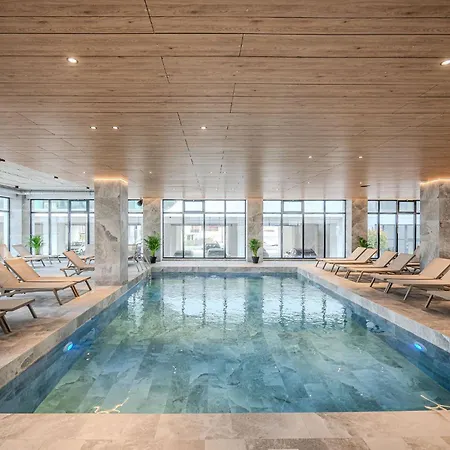Star Odyssey Free Parking-pool-spa-playground Daire