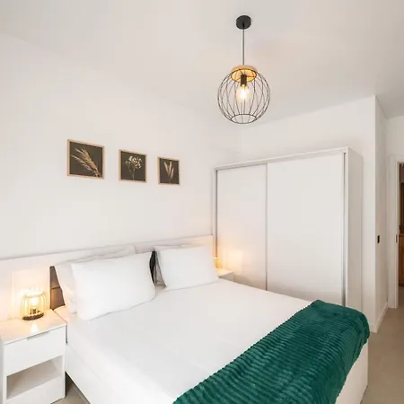 Star Odyssey Free Parking-pool-spa-playground Daire *