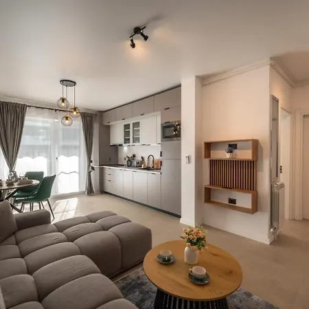 Star Odyssey Free Parking-pool-spa-playground Daire